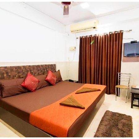 Hotel Premium Travellers # Inn Near Temple - Fully Air Conditioning Hotel - Hygiene And Spacious Room - A Top Rated Luxuary Hotel Merces Exterior photo