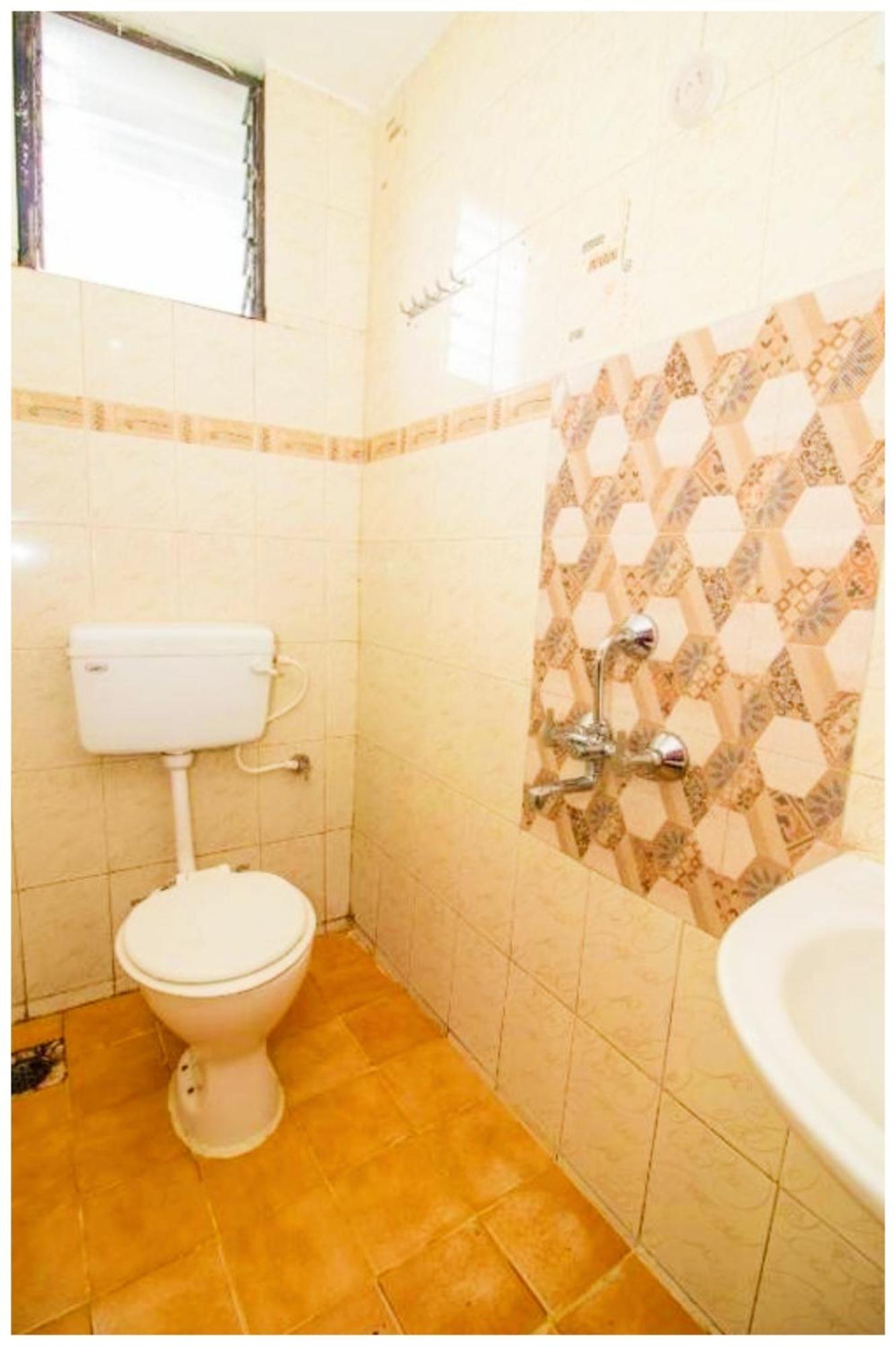 Hotel Premium Travellers # Inn Near Temple - Fully Air Conditioning Hotel - Hygiene And Spacious Room - A Top Rated Luxuary Hotel Merces Exterior photo