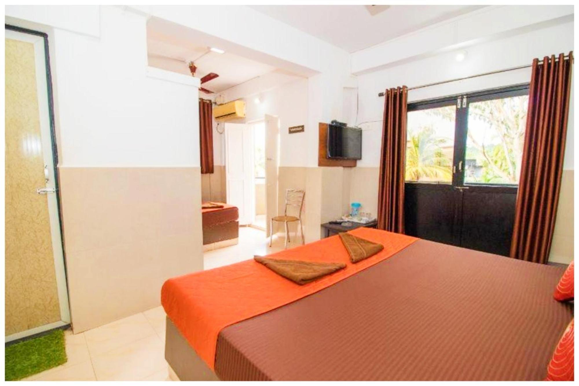 Hotel Premium Travellers # Inn Near Temple - Fully Air Conditioning Hotel - Hygiene And Spacious Room - A Top Rated Luxuary Hotel Merces Exterior photo